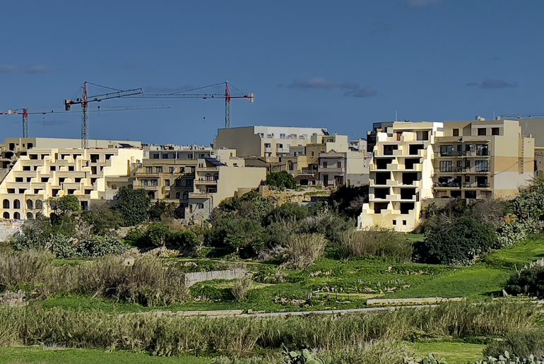 Architect of ridgetop 7-storey block developed in stages faced earlier probe for fragmentary applications